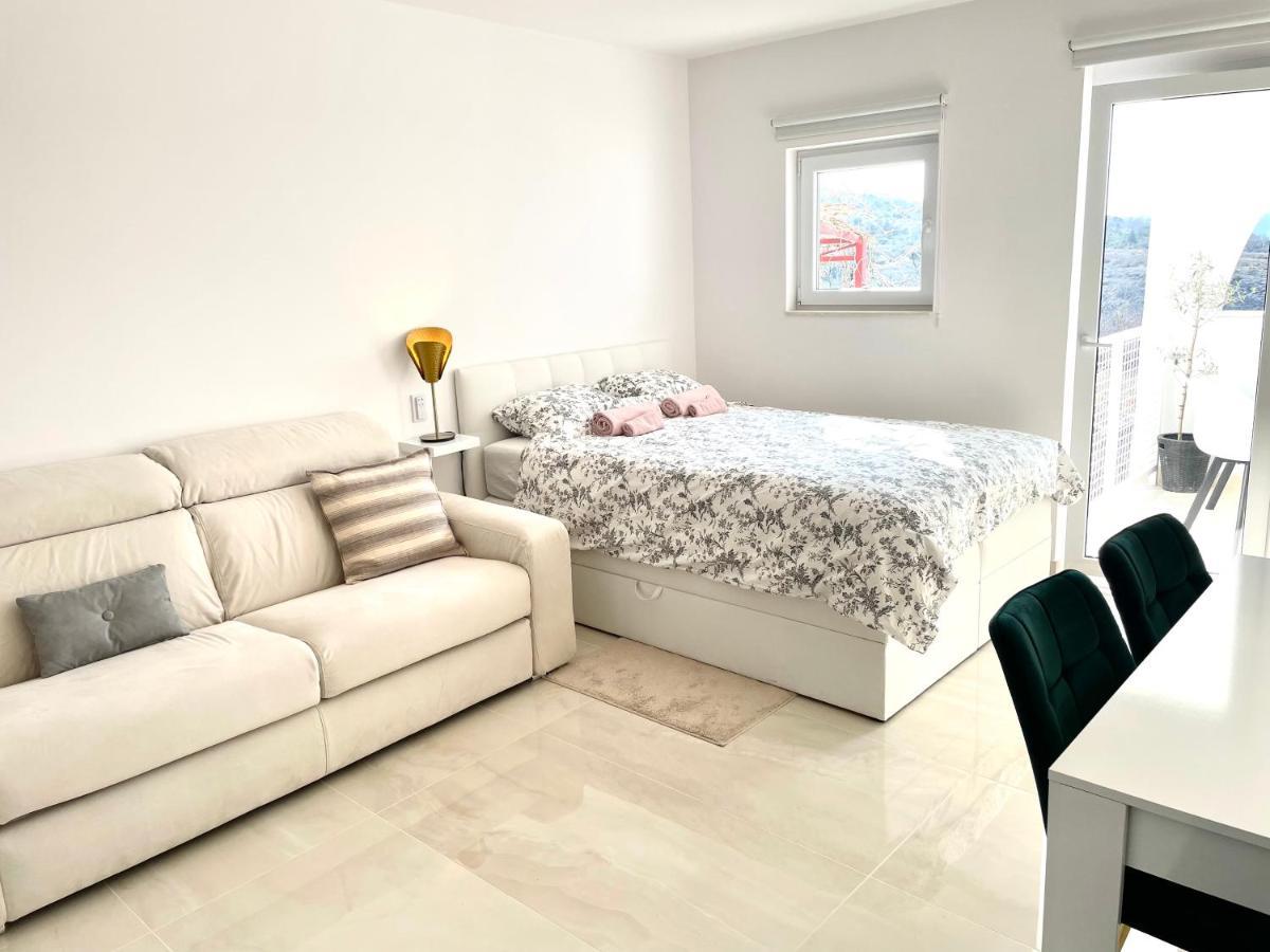 Apartment Vila ** Стиница Экстерьер фото